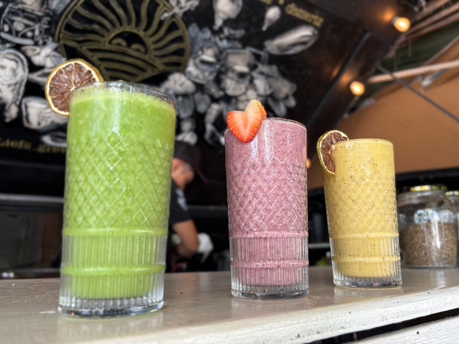Green, berry and mango smoothies at the Liefs Tulum café bar, vegan event catering by Liefs Tulum at Rancho Verde